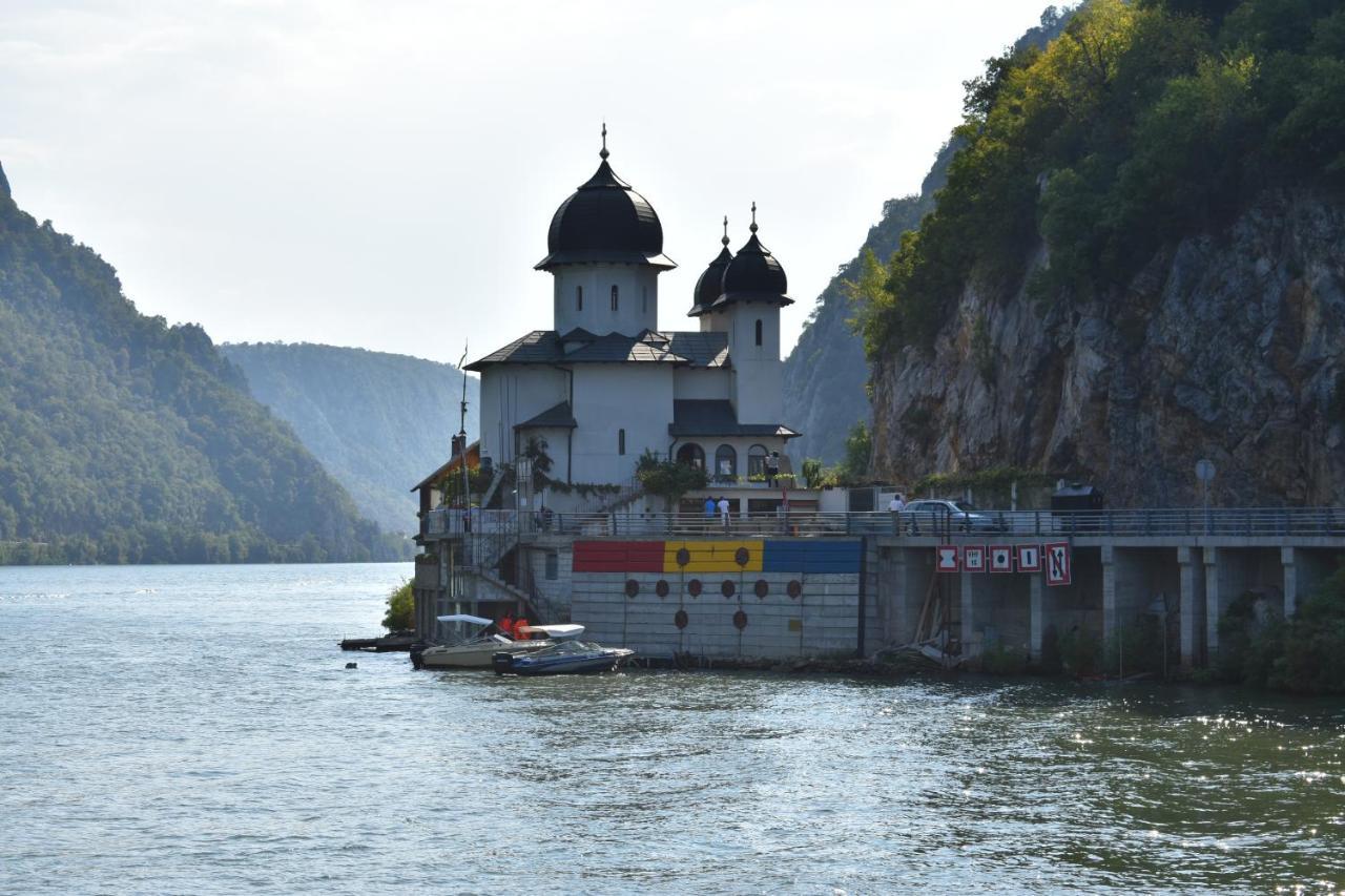 Hotel Aquastar Danube Kladovo Esterno foto